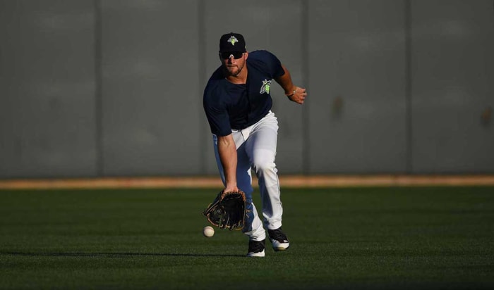 tim-tebow-baseball-fielding-3.jpg